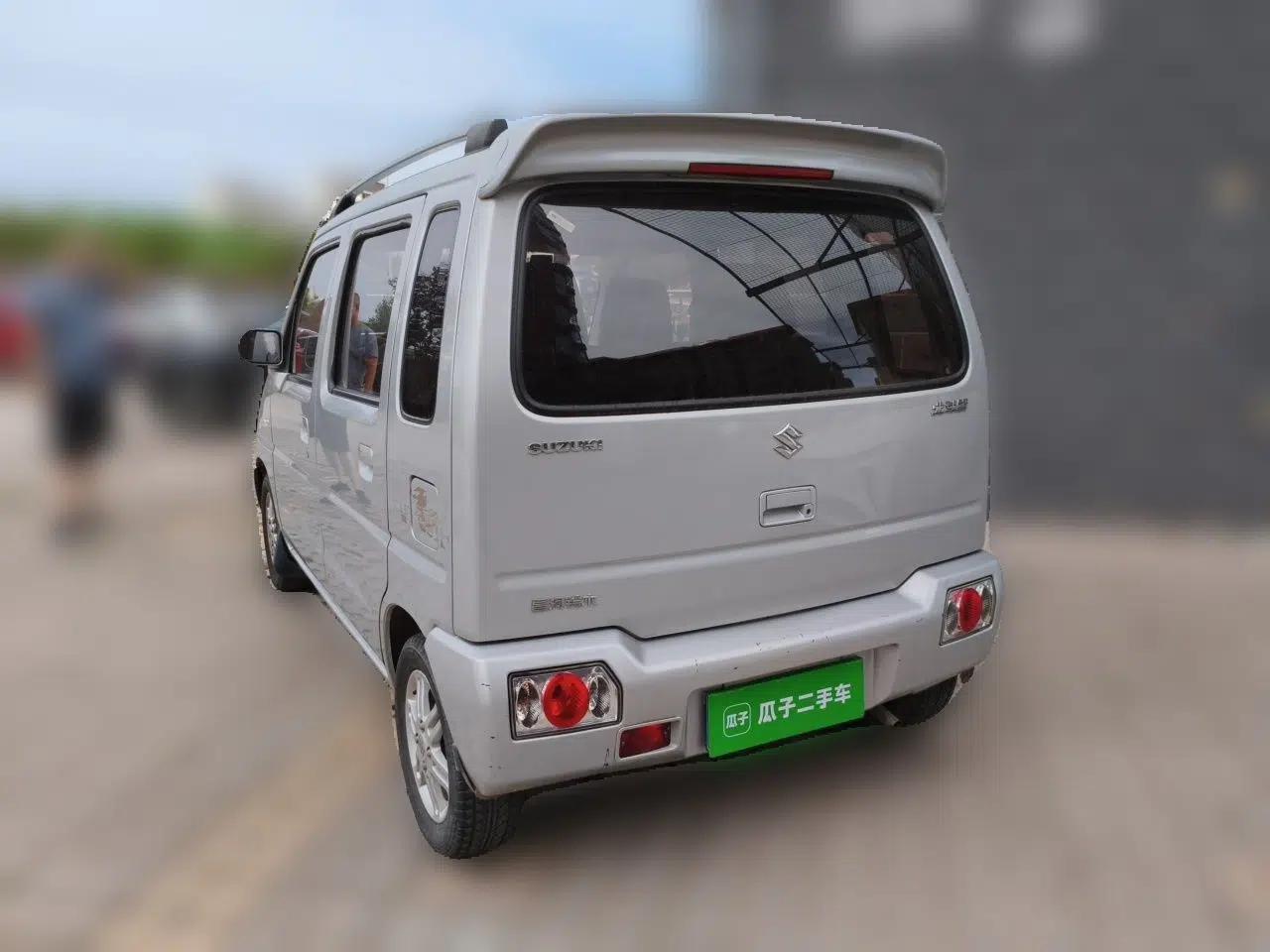 Suzuki Wagon R 2015 1.0L Manual Comfort Model — миниатюра 4