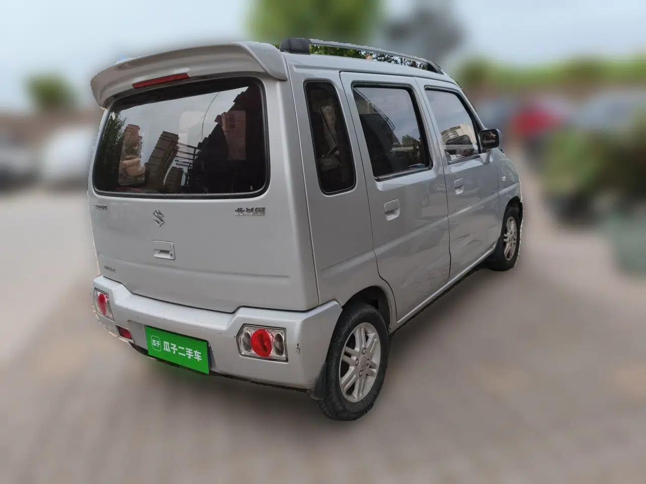 Suzuki Wagon R 2015 1.0L Manual Comfort Model — миниатюра 6