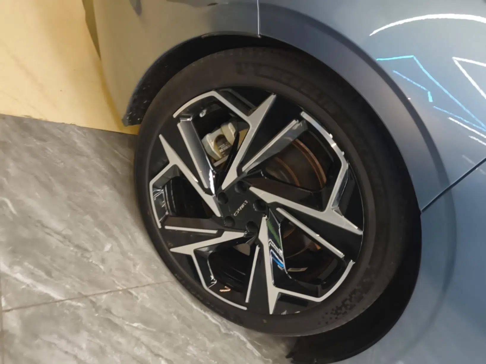 Lynk & Co Z10 2025 95 kWh 702 km All-Wheel Drive Intelligent Driving Ultra — миниатюра 15