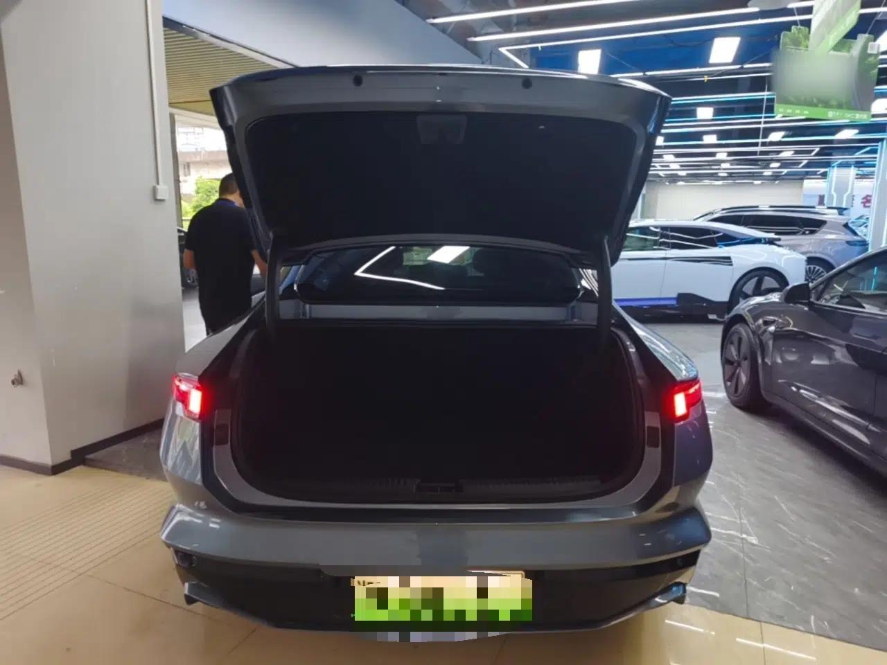 Lynk & Co Z10 2025 95 kWh 702 km All-Wheel Drive Intelligent Driving Ultra — миниатюра 28