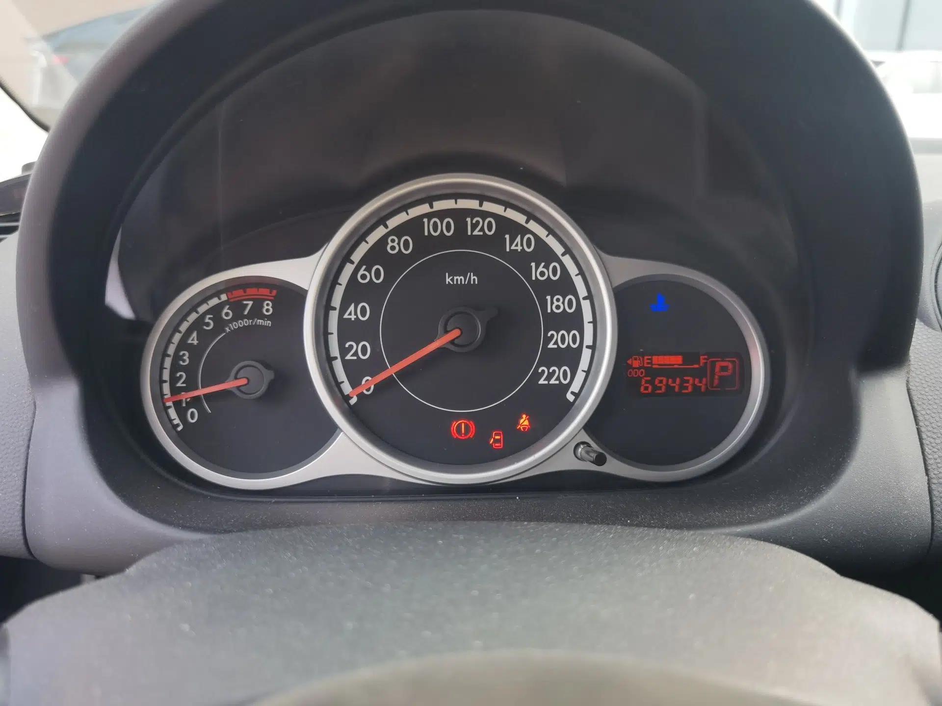 Mazda 2 2012 Hatchback Xuan Dong 1.5L Automatic Value Edition — миниатюра 11