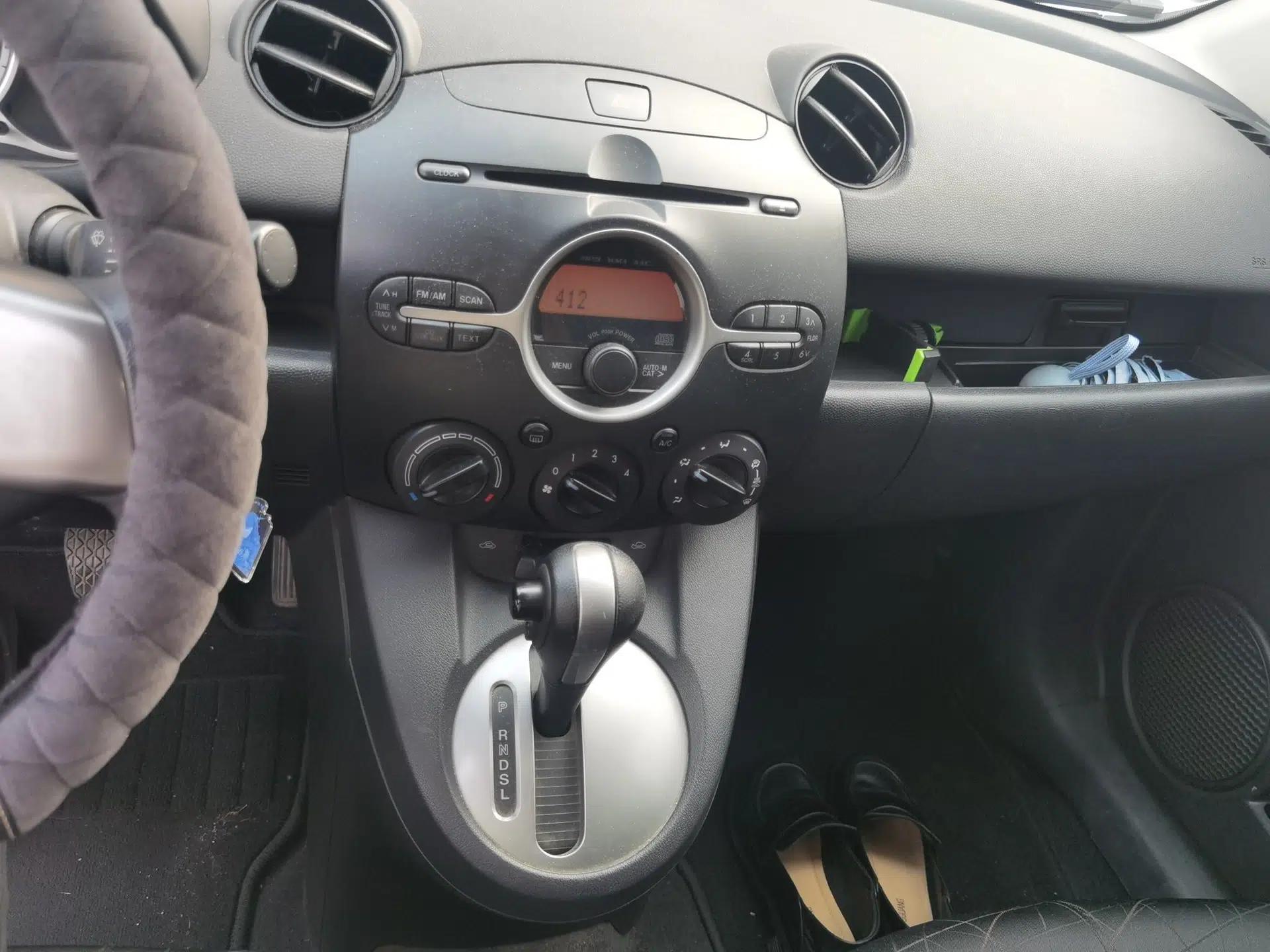 Mazda 2 2012 Hatchback Xuan Dong 1.5L Automatic Value Edition — миниатюра 13