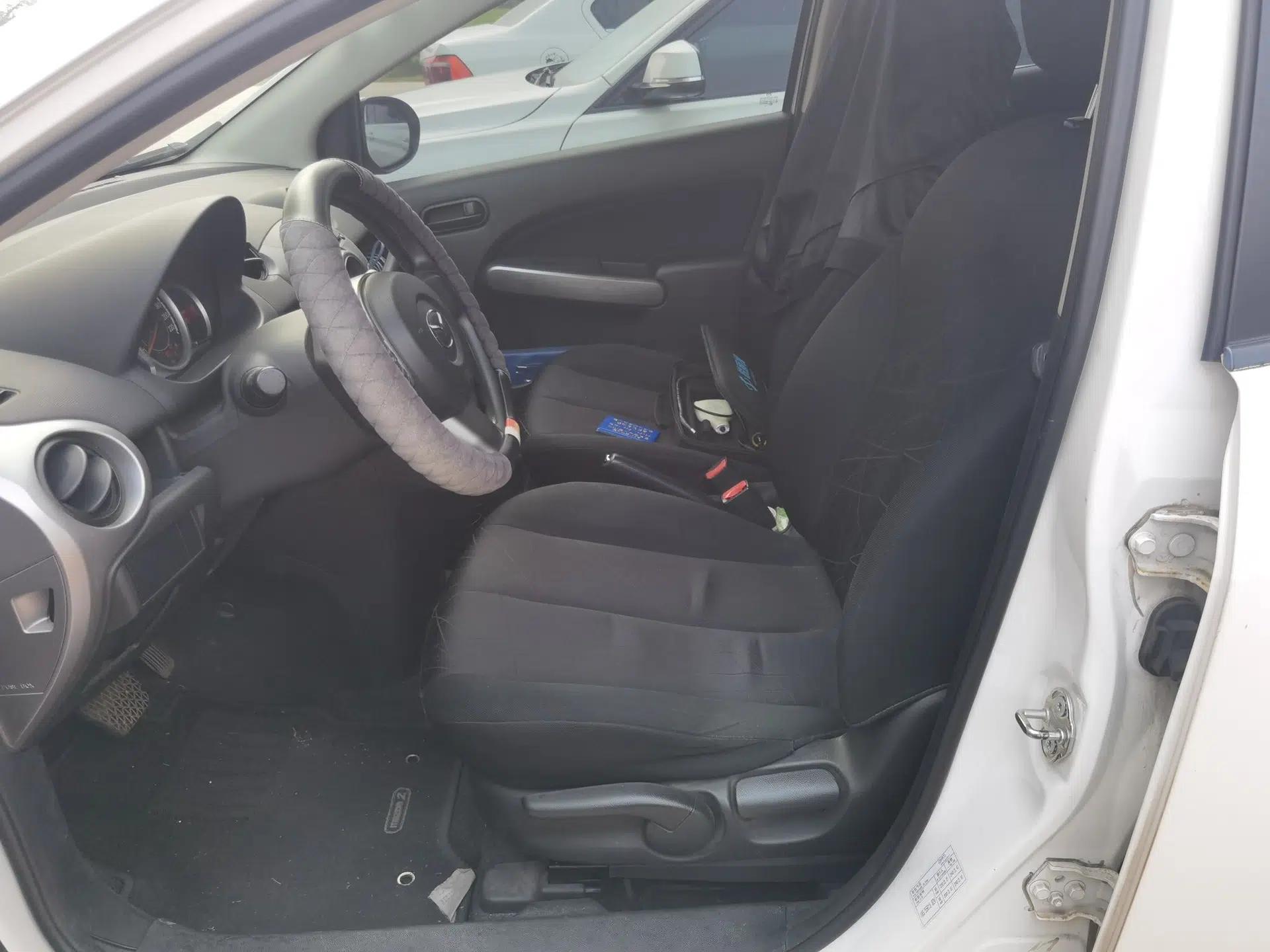 Mazda 2 2012 Hatchback Xuan Dong 1.5L Automatic Value Edition — миниатюра 15