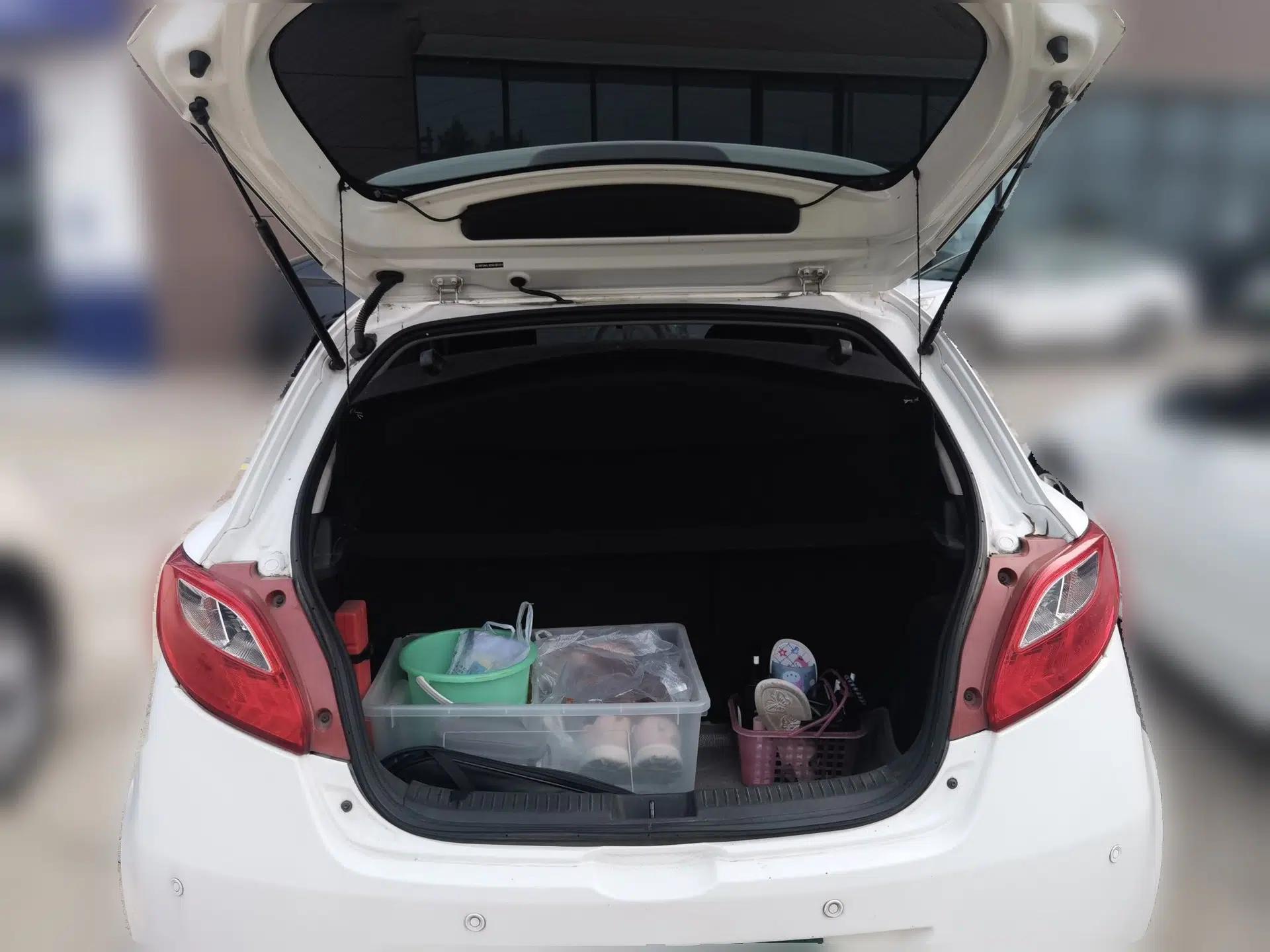 Mazda 2 2012 Hatchback Xuan Dong 1.5L Automatic Value Edition — миниатюра 19