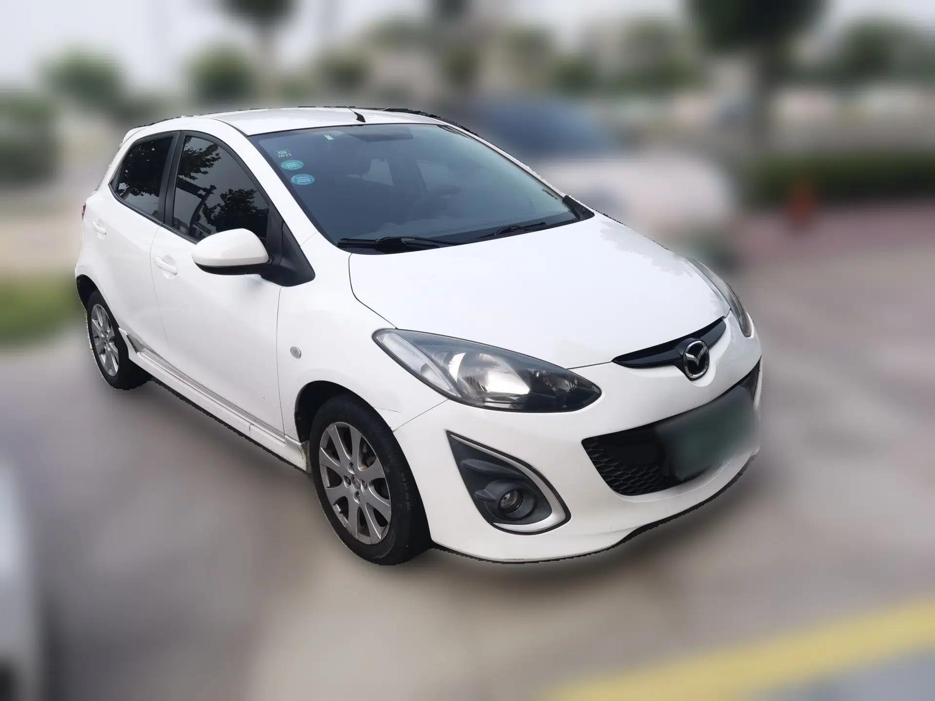 Mazda 2 2012 Hatchback Xuan Dong 1.5L Automatic Value Edition — миниатюра 3