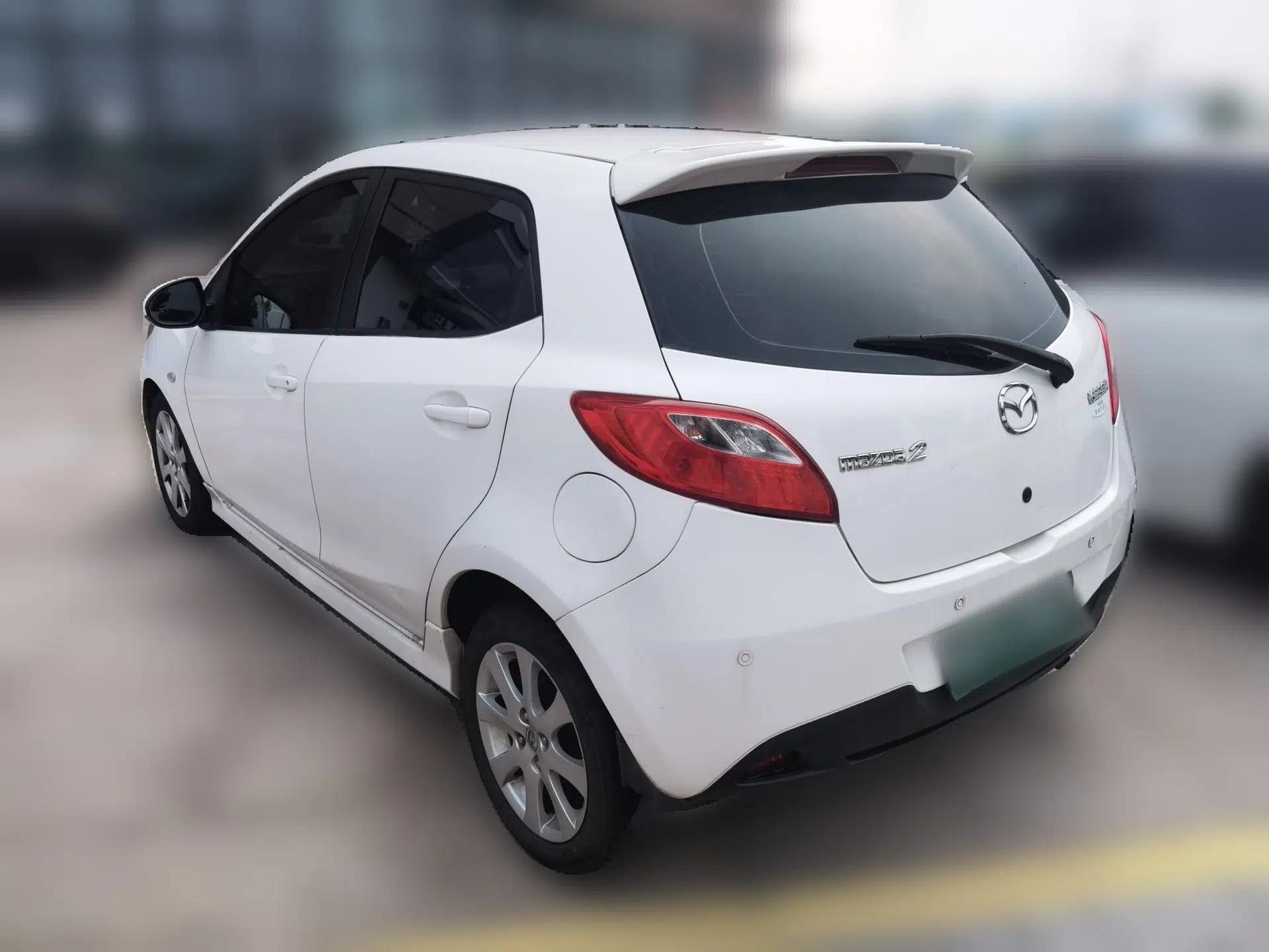 Mazda 2 2012 Hatchback Xuan Dong 1.5L Automatic Value Edition — миниатюра 4