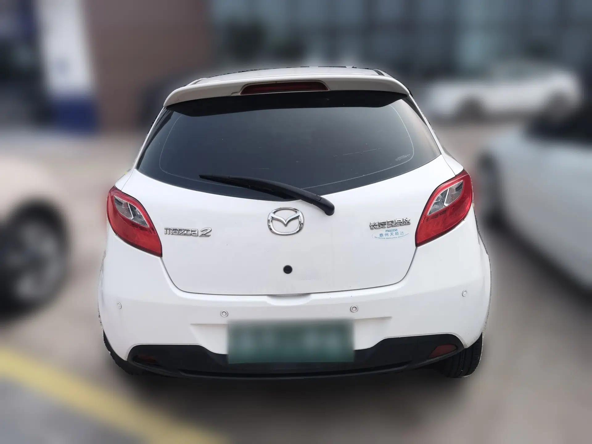 Mazda 2 2012 Hatchback Xuan Dong 1.5L Automatic Value Edition — миниатюра 5