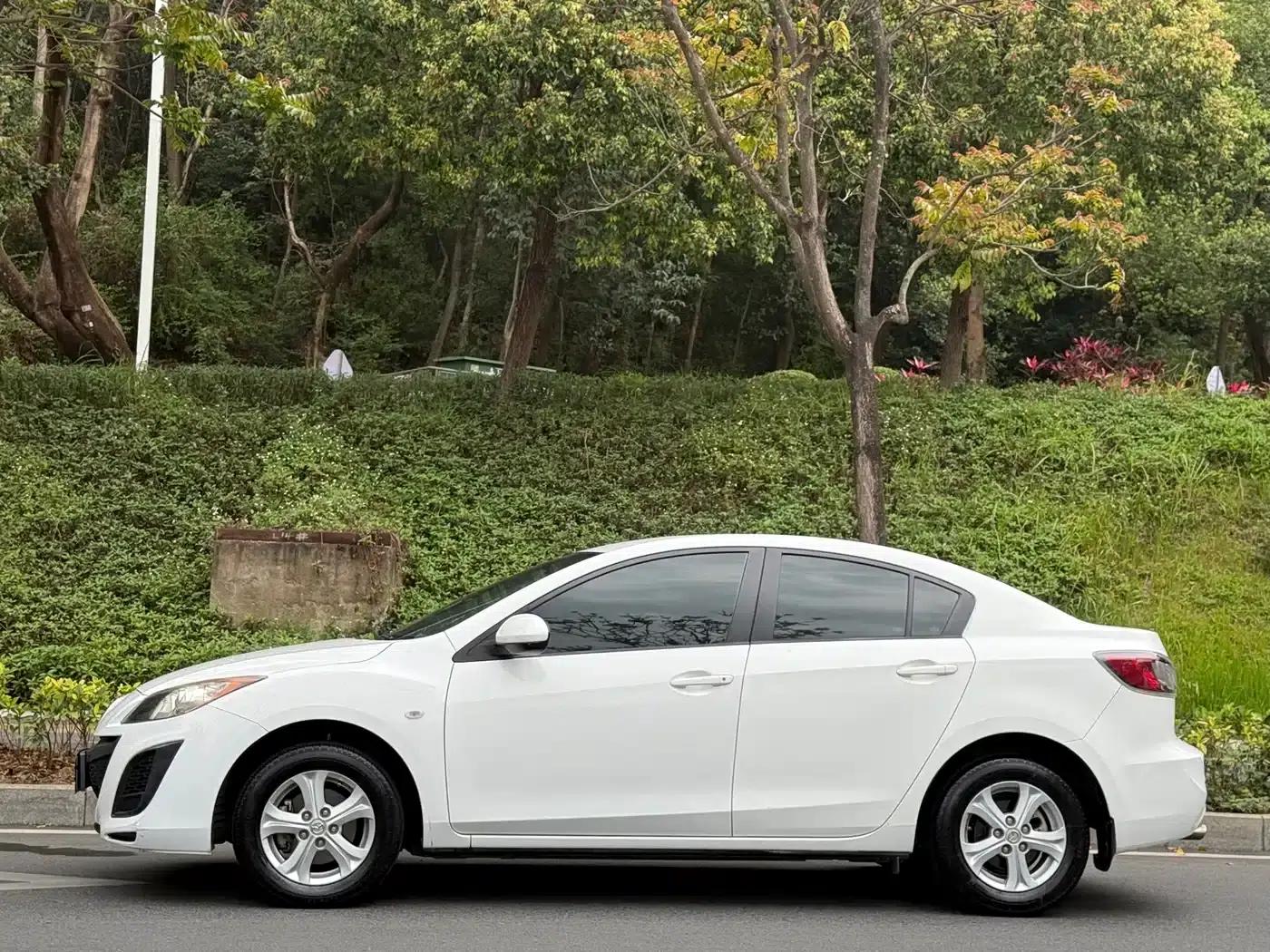 Mazda3 Axela 2012 Hatchback 1.6L Automatic Elite — миниатюра 3