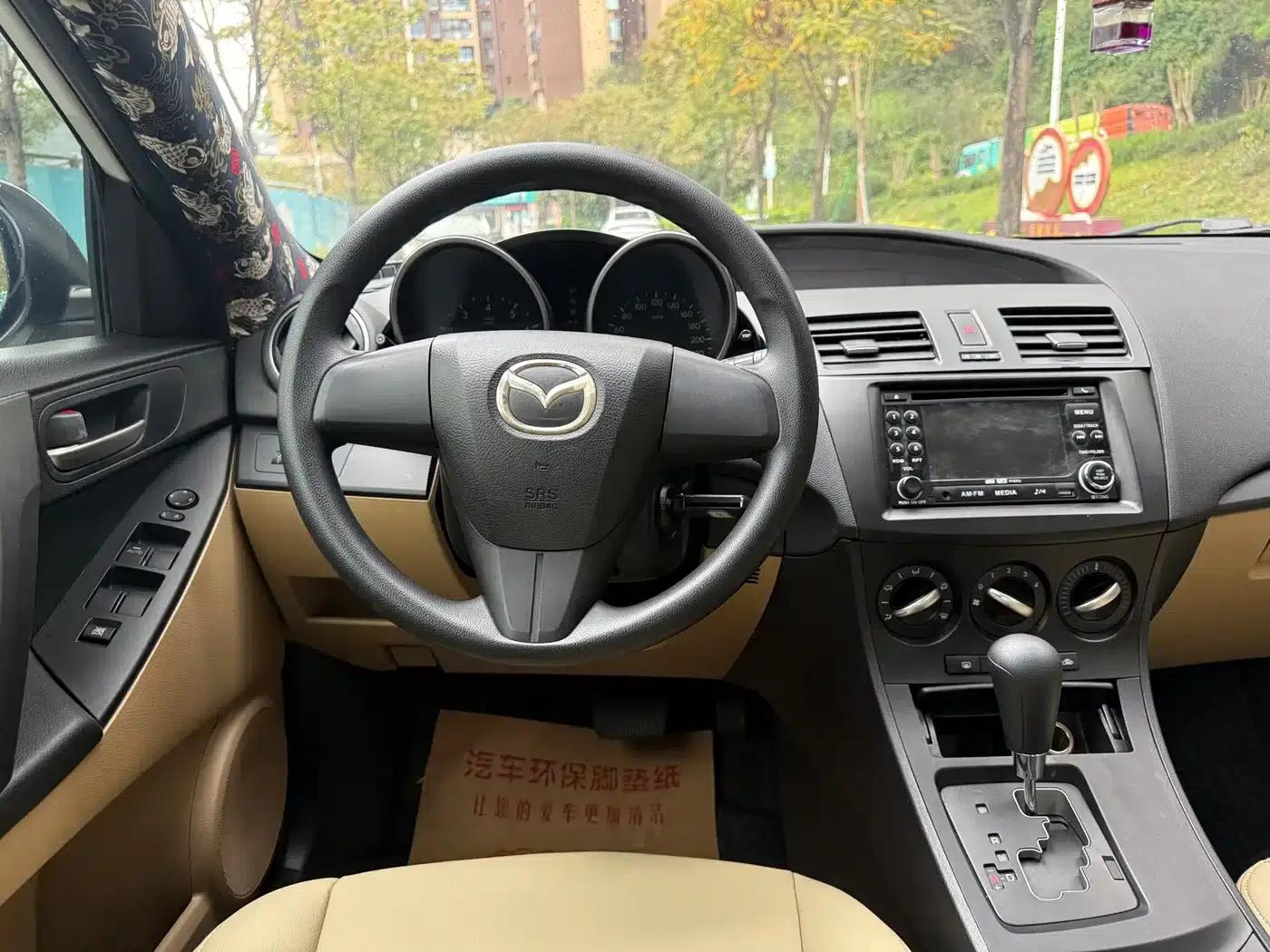Mazda3 Axela 2012 Hatchback 1.6L Automatic Elite — миниатюра 9