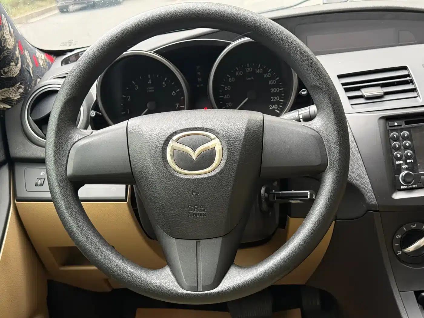 Mazda3 Axela 2012 Hatchback 1.6L Automatic Elite — миниатюра 10