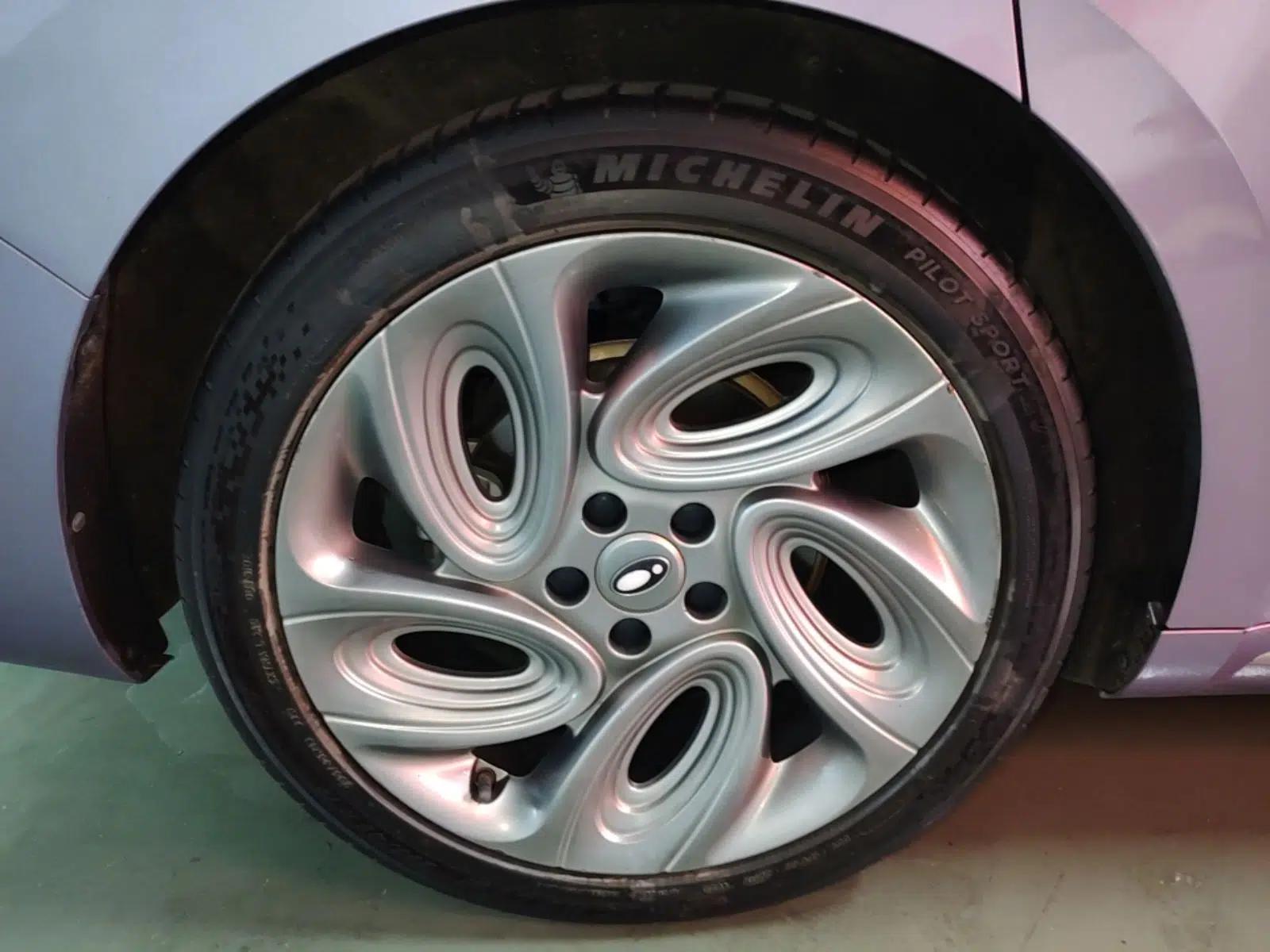 ORA Lightning Cat 2022 555 km Luxury Edition — миниатюра 11