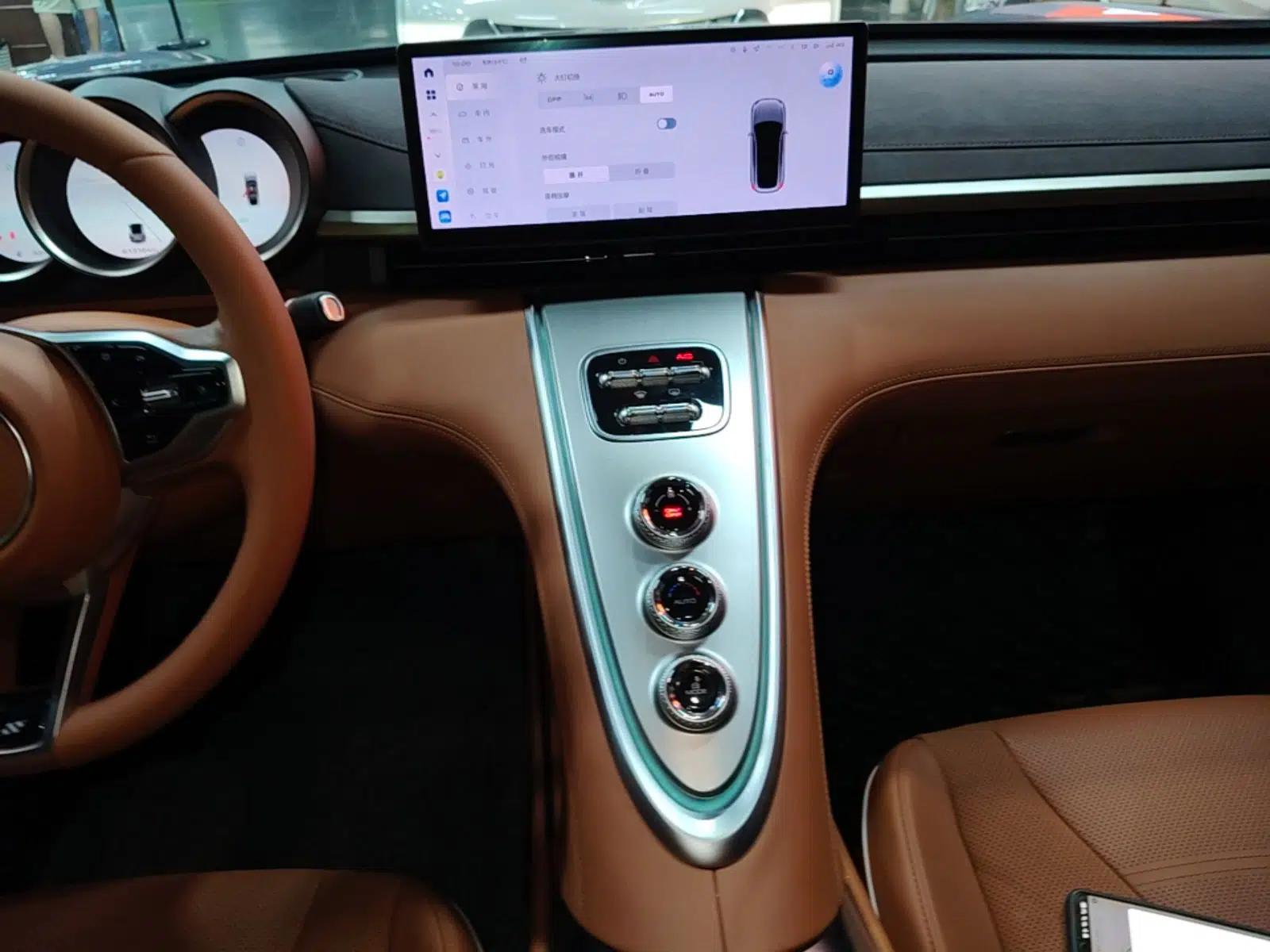 ORA Lightning Cat 2022 555 km Luxury Edition — миниатюра 15
