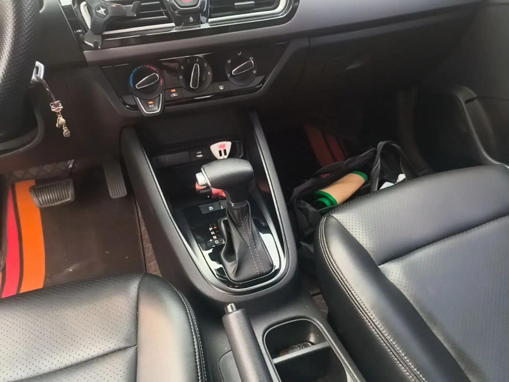 Kia Forte 2018 1.6L Automatic Value-Connect Edition with Intelligent Connectivity — миниатюра 16