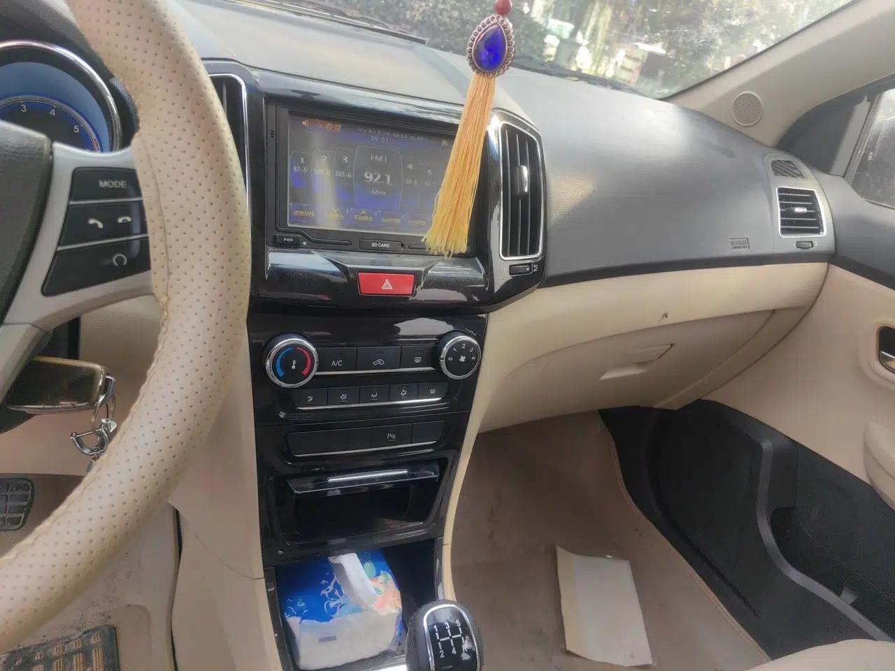 Chery E3 2013 1.5L Manual ZhiShang Model — миниатюра 13