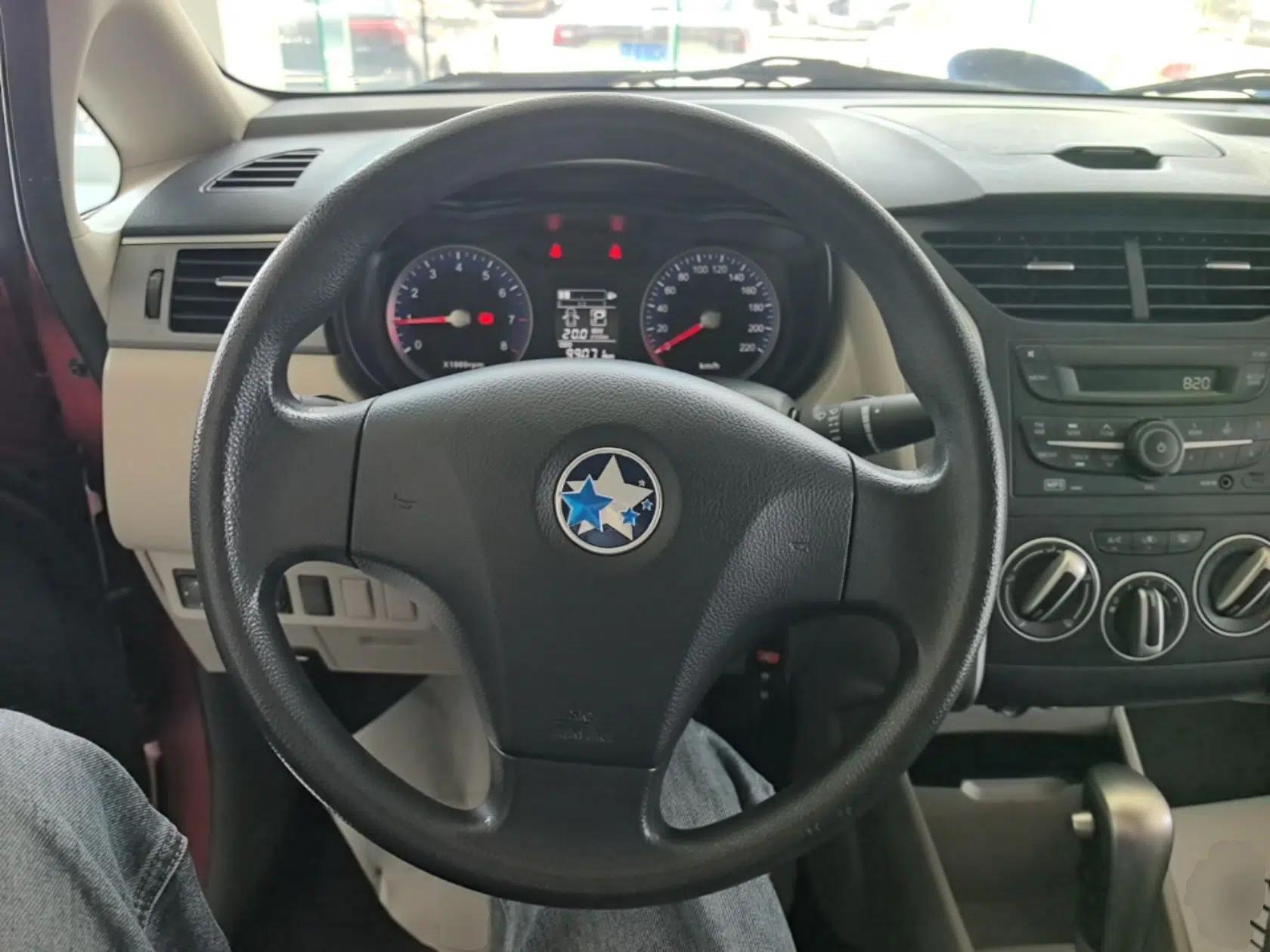 Venucia R50 2016 1.6L Automatic Elite Edition — миниатюра 13