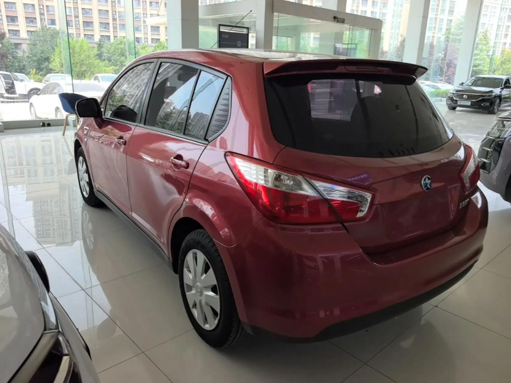 Venucia R50 2016 1.6L Automatic Elite Edition — миниатюра 4