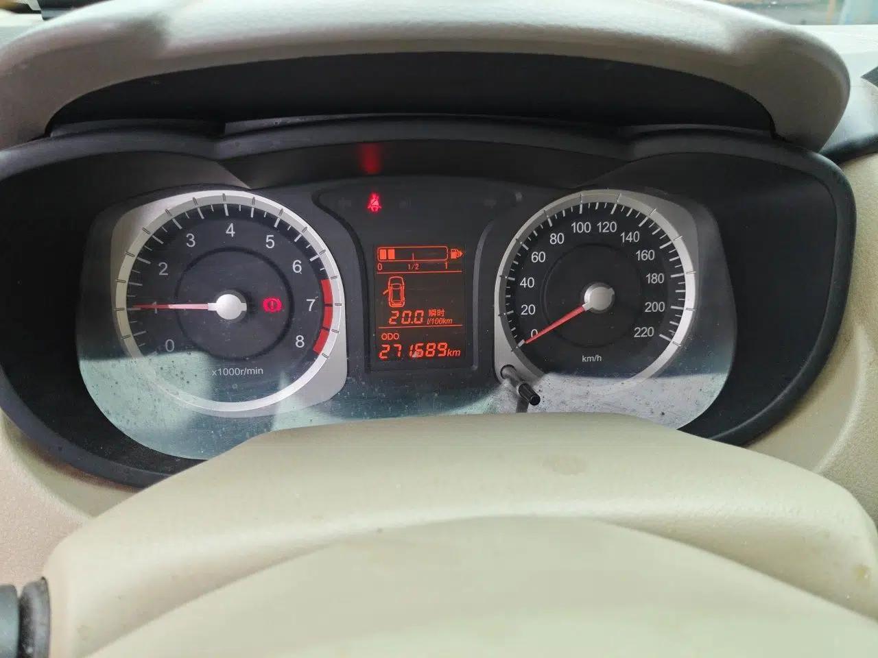 Venucia D50 2013 1.6L Manual Fashion Edition — миниатюра 11