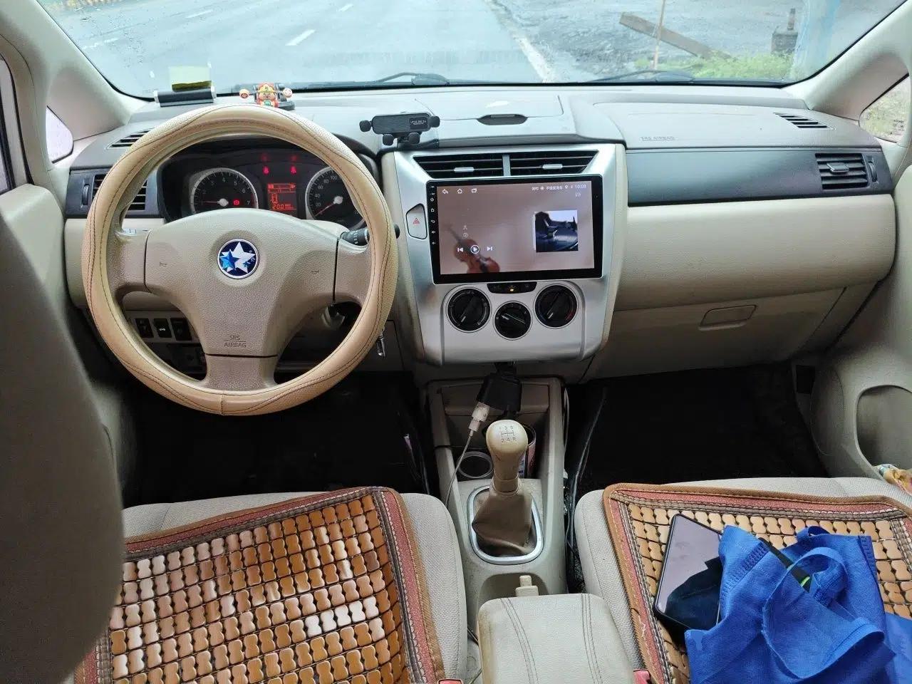 Venucia D50 2013 1.6L Manual Fashion Edition — миниатюра 9