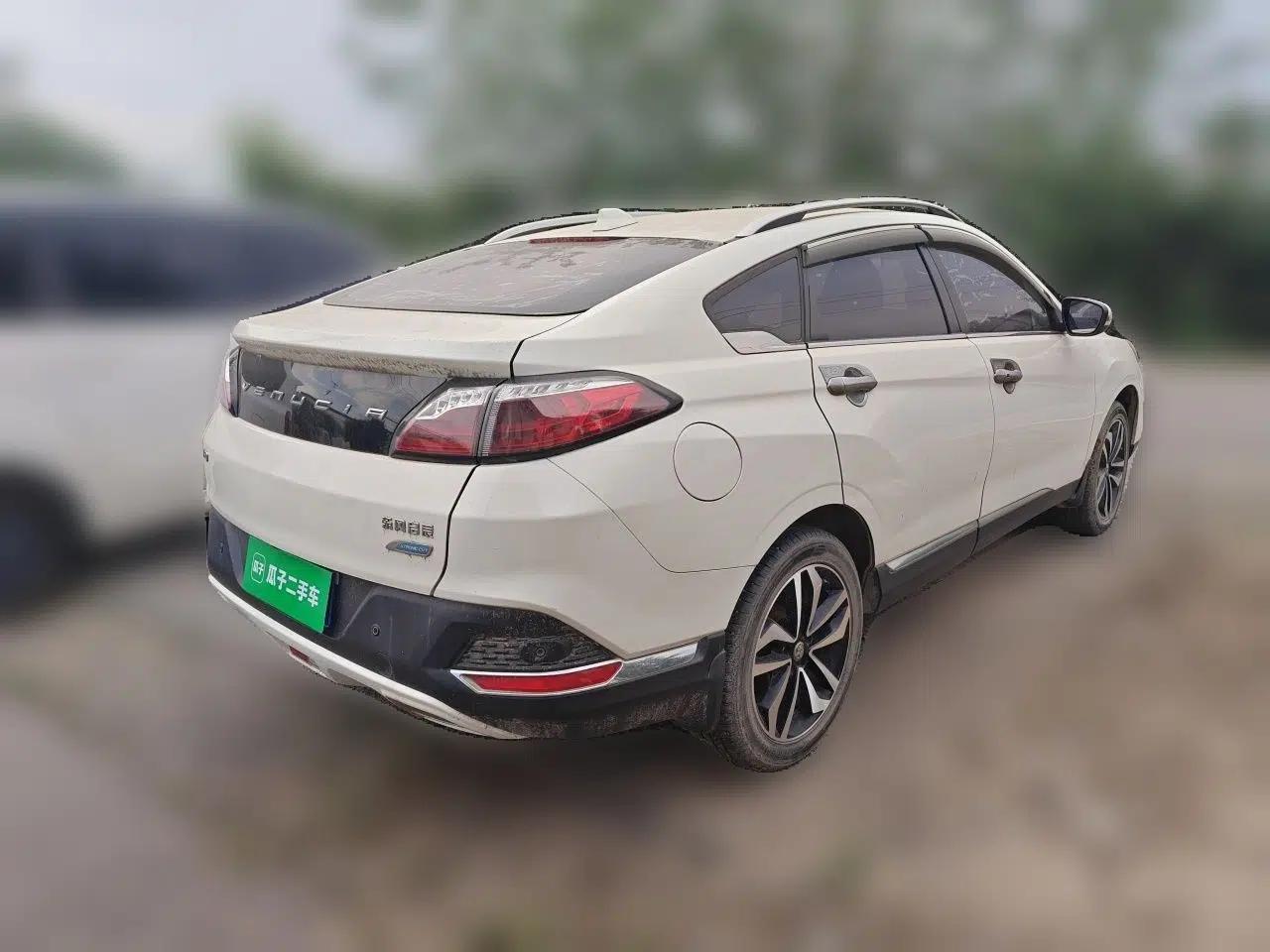 Venucia T90 2017 2.0L CVT Smart Edition — миниатюра 6