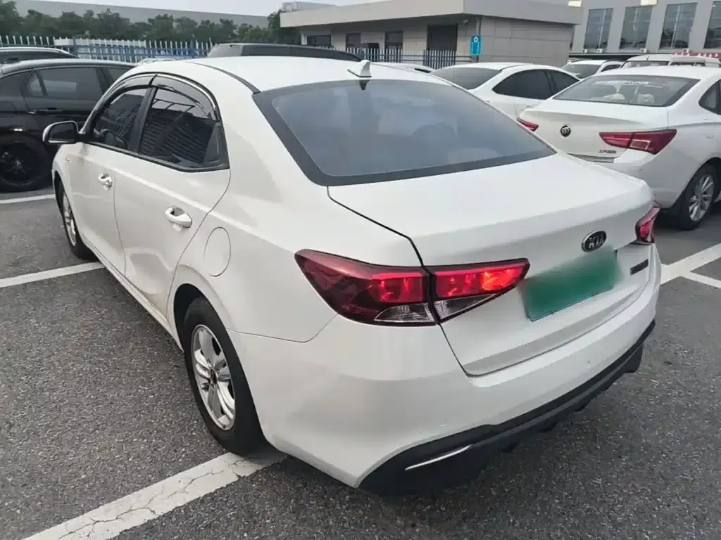 2018 Kia Forte 1.6L Automatic Smart Connect Edition — миниатюра 5