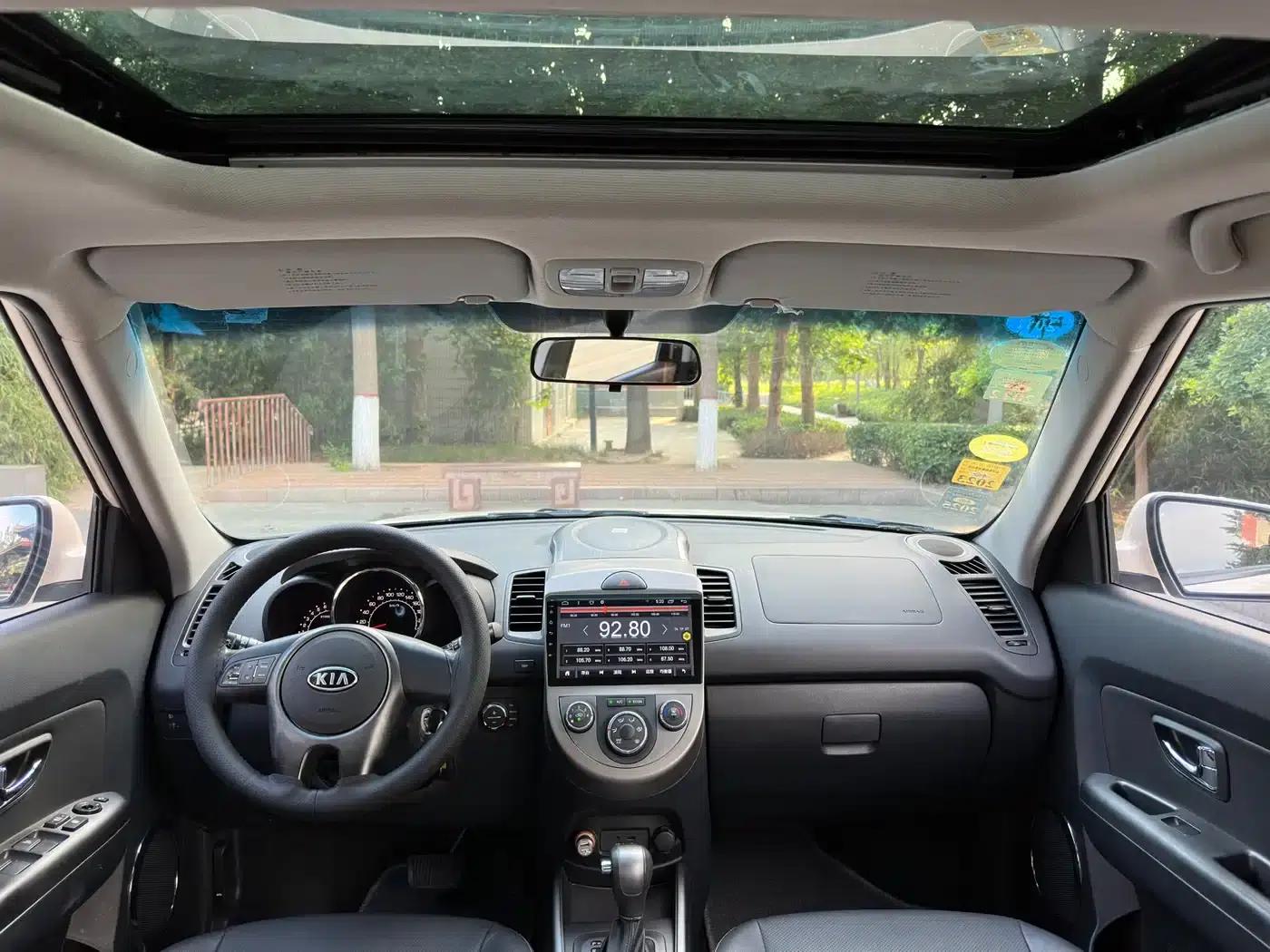 Soul 2010 1.6L AT Premium — миниатюра 10
