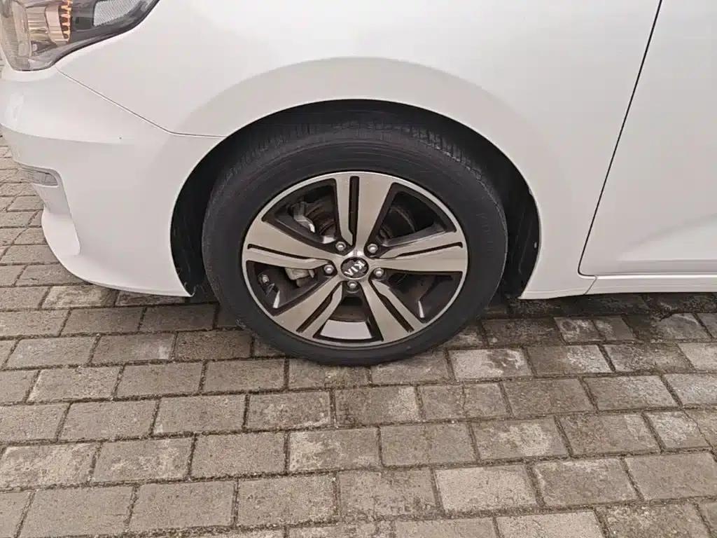 K5 2019 1.8L Automatic GLS — миниатюра 23