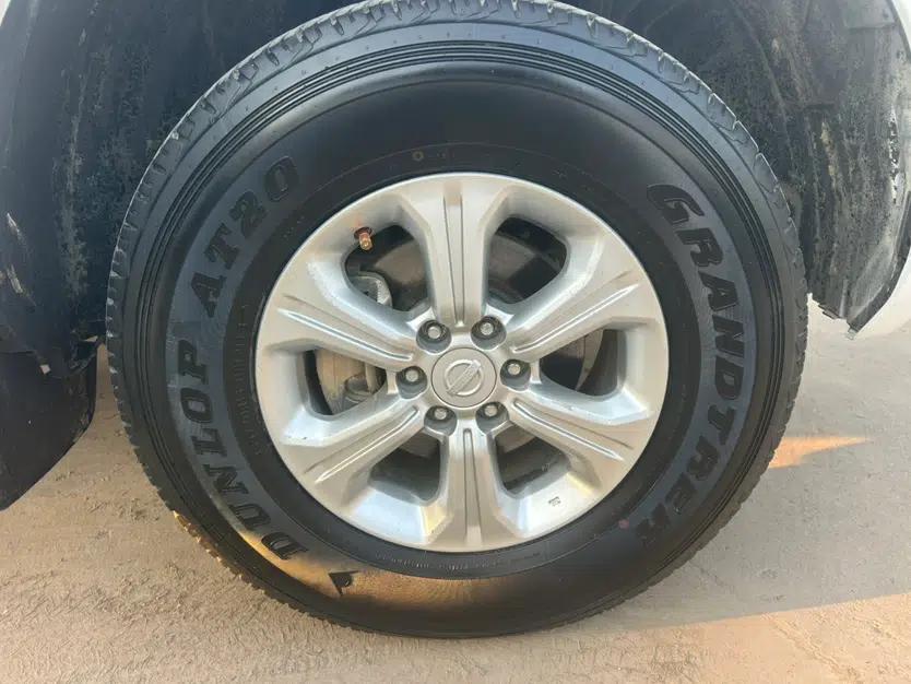 Nissan Navara 2019 2.5L Manual Two-Wheel Drive Comfort Version China VI QR25 — миниатюра 8