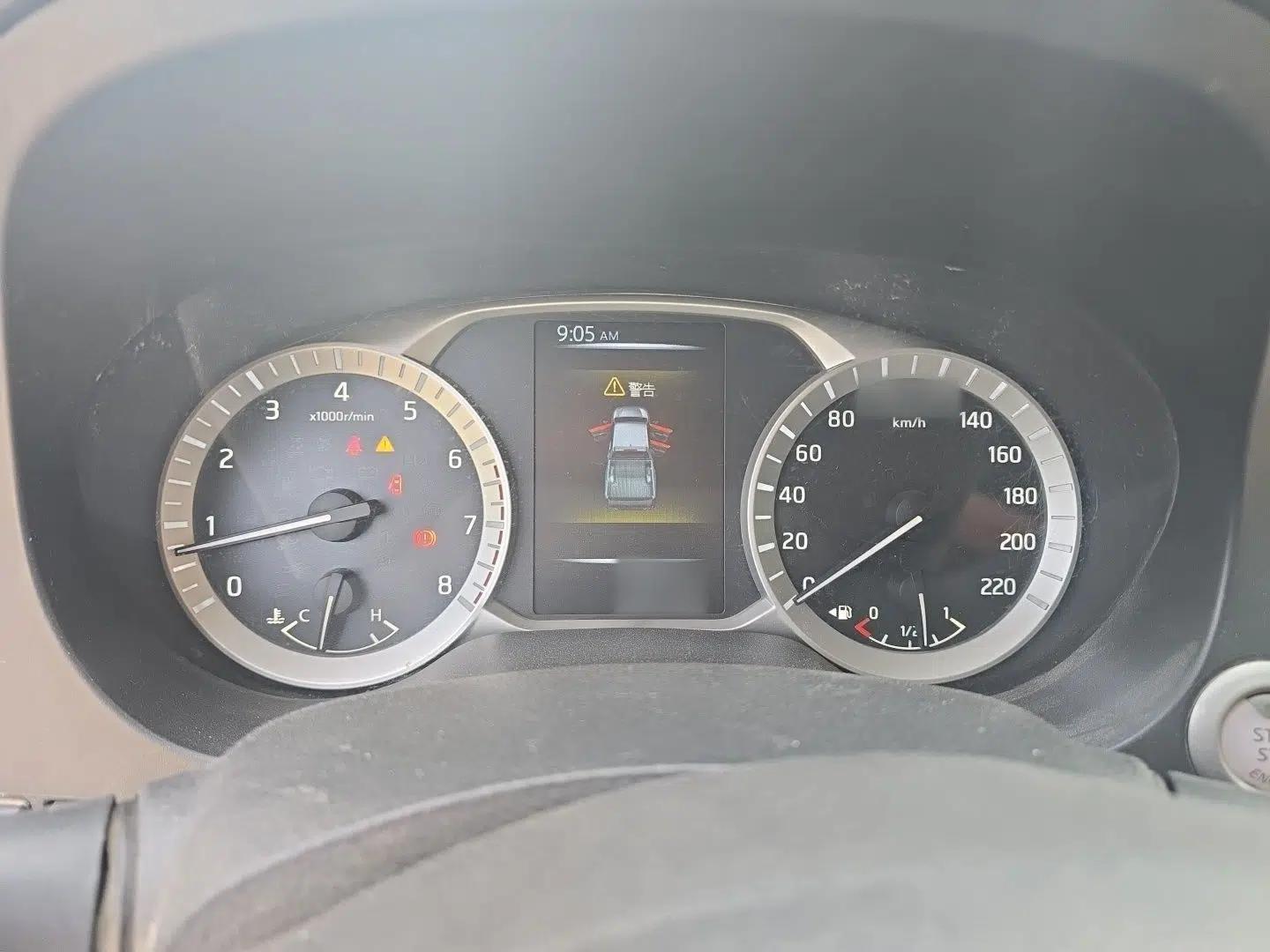 Nissan Navara 2019 2.5L Manual Two-Wheel Drive Comfort Version China VI QR25 — миниатюра 10