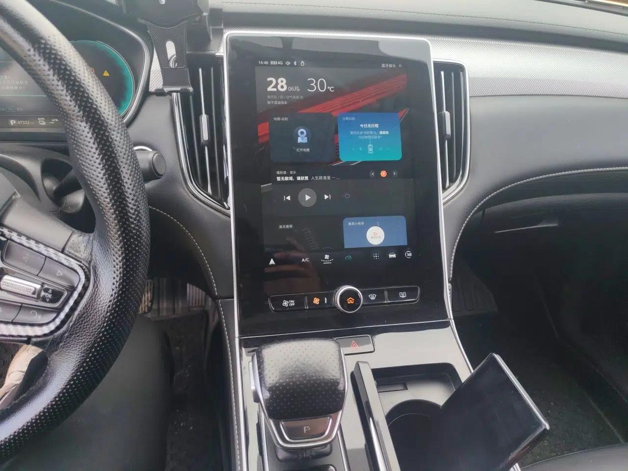Roewe i6 MAX New Energy 2020 1.5T PHEV Cool & Stylish Skyroof Edition — миниатюра 13