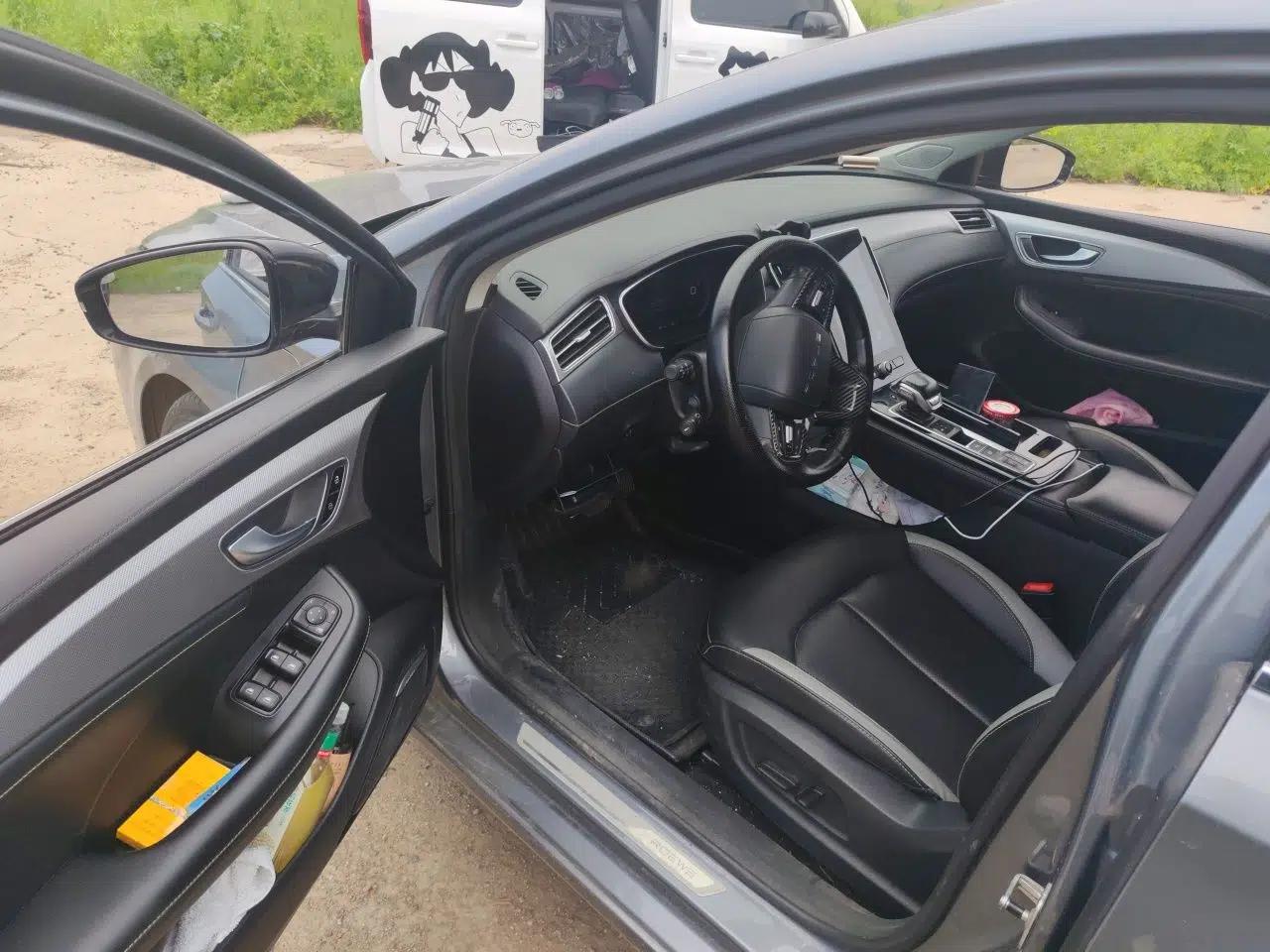 Roewe i6 MAX New Energy 2020 1.5T PHEV Cool & Stylish Skyroof Edition — миниатюра 16