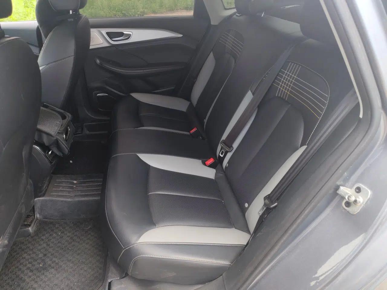 Roewe i6 MAX New Energy 2020 1.5T PHEV Cool & Stylish Skyroof Edition — миниатюра 17