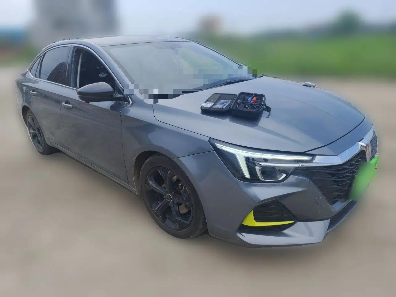 Roewe i6 MAX New Energy 2020 1.5T PHEV Cool & Stylish Skyroof Edition — миниатюра 3