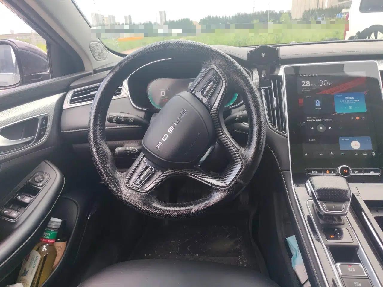 Roewe i6 MAX New Energy 2020 1.5T PHEV Cool & Stylish Skyroof Edition — миниатюра 10