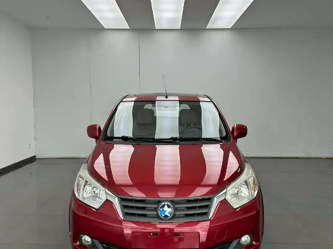 Venucia R50 2013 1.6L Automatic Deluxe Edition — миниатюра 2