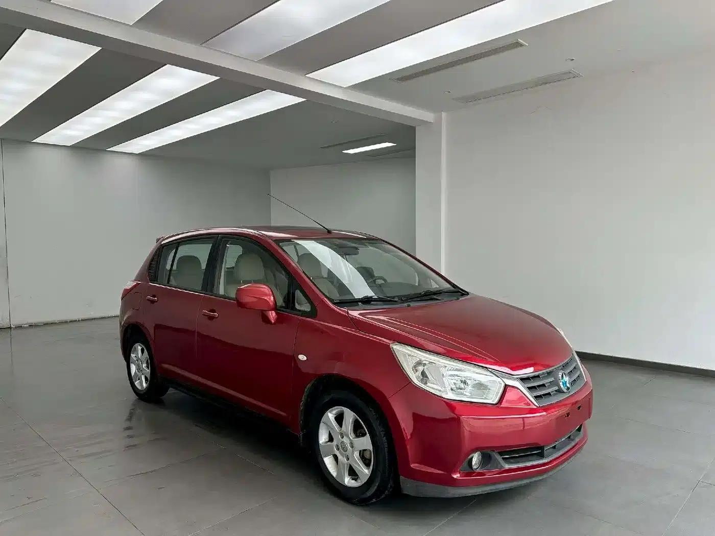 Venucia R50 2013 1.6L Automatic Deluxe Edition — миниатюра 3