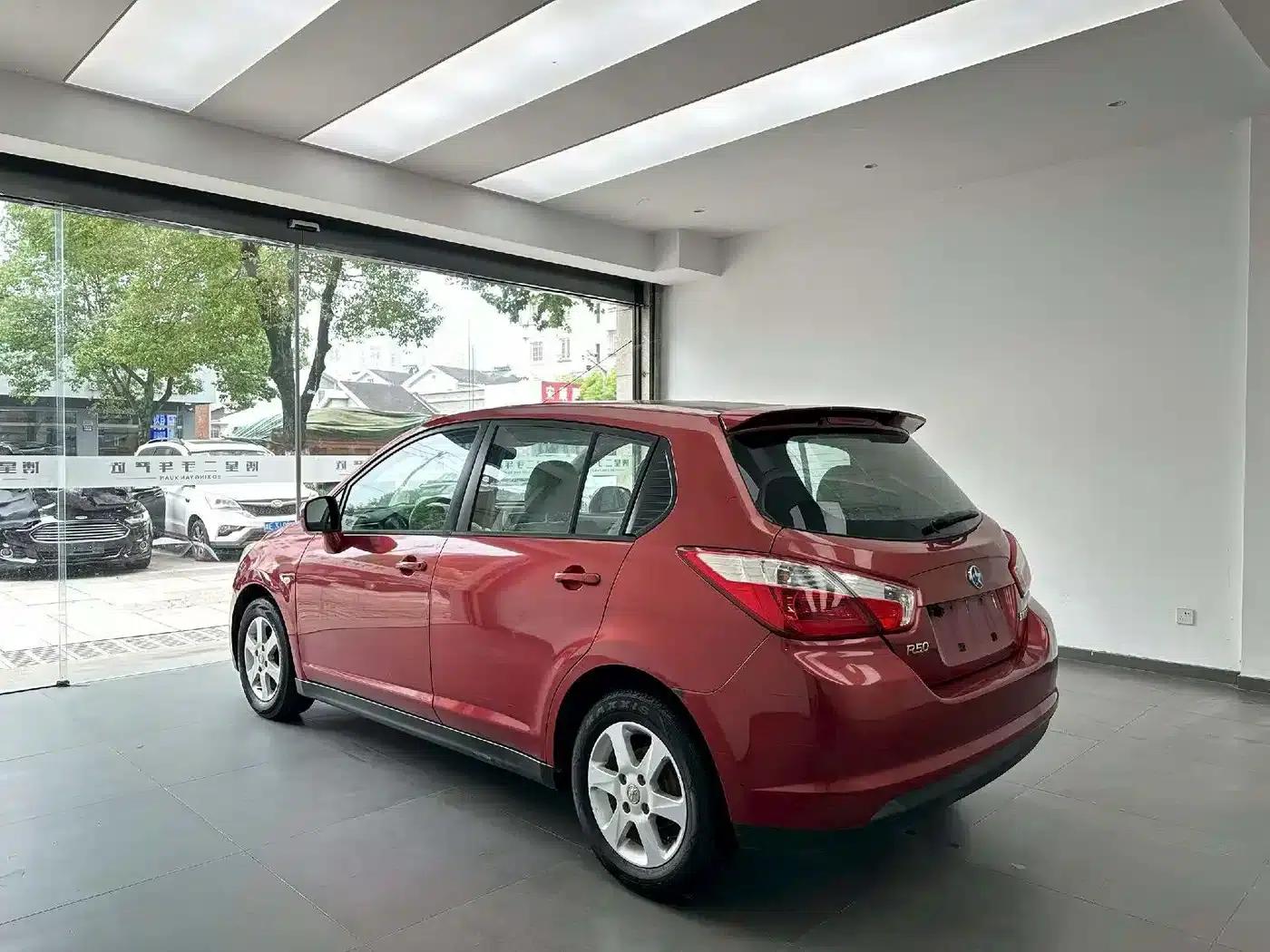 Venucia R50 2013 1.6L Automatic Deluxe Edition — миниатюра 7