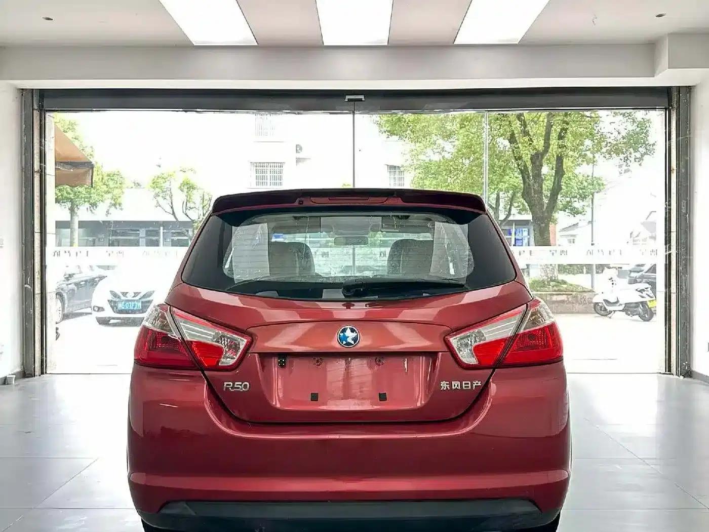 Venucia R50 2013 1.6L Automatic Deluxe Edition — миниатюра 8