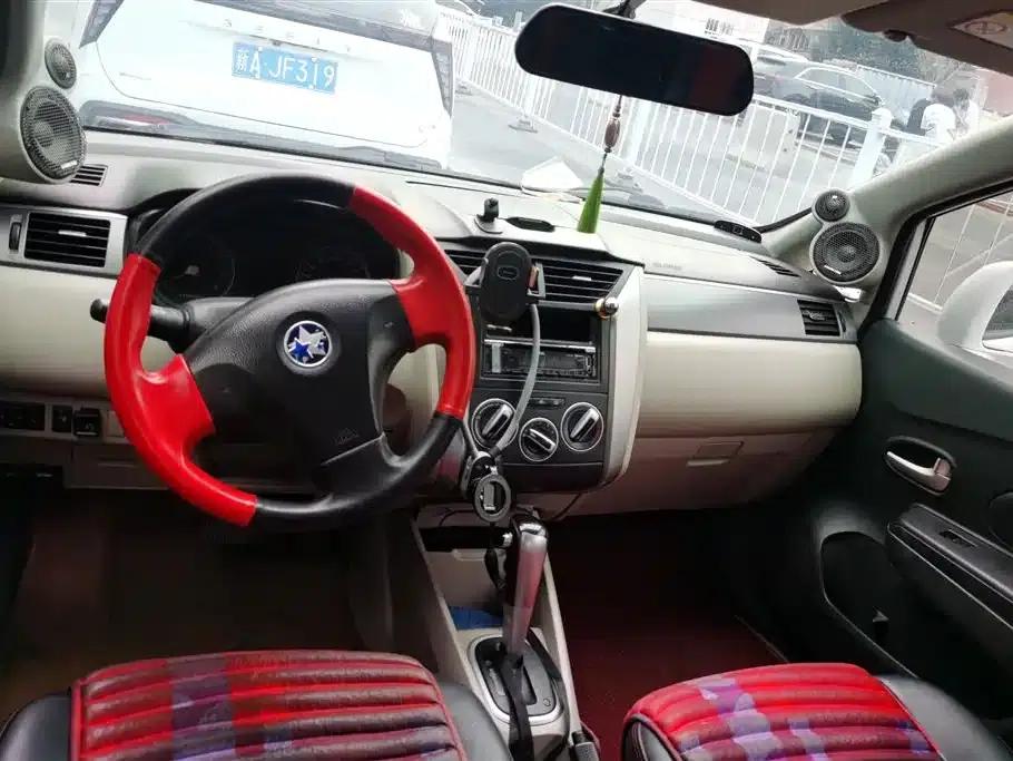 Venucia R50 2015 1.6L Automatic Fashion Edition — миниатюра 12