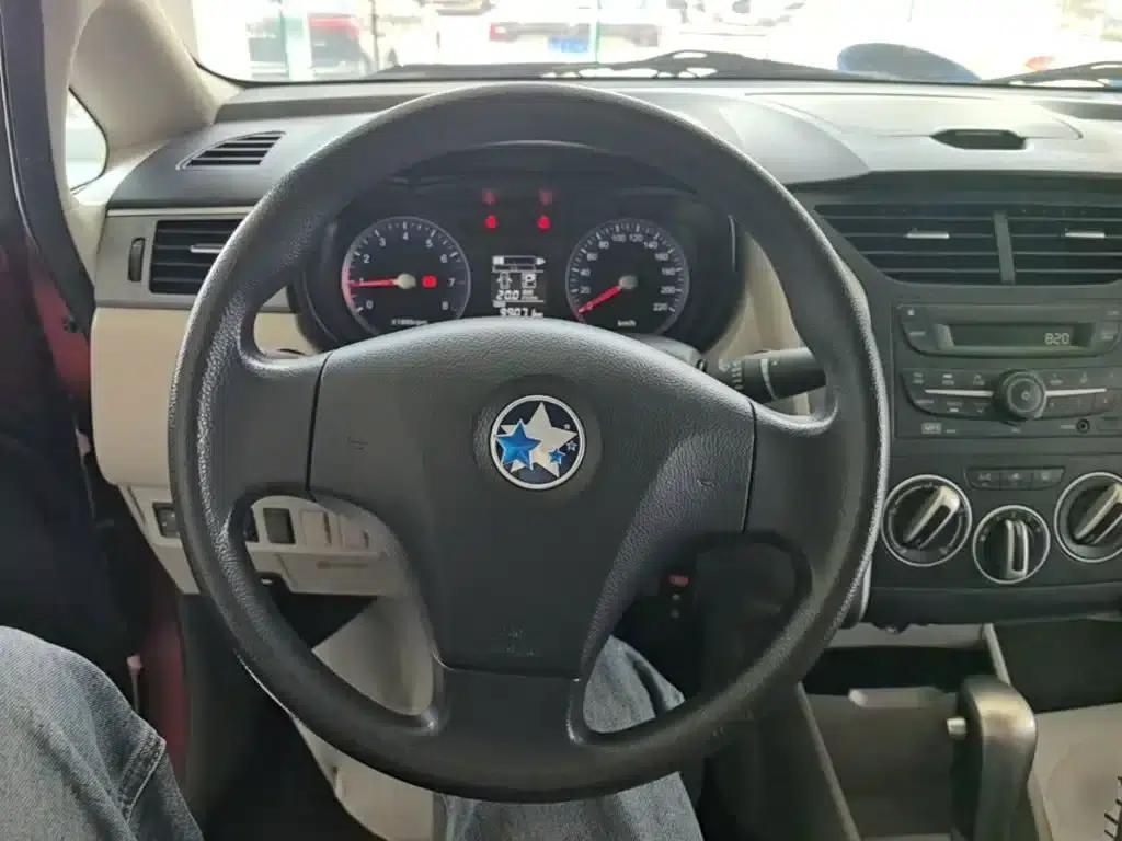 Venucia R50 2016 1.6L Automatic Elite Edition — миниатюра 11