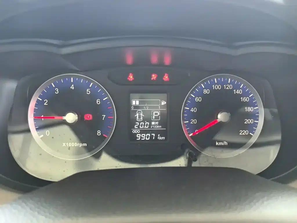 Venucia R50 2016 1.6L Automatic Elite Edition — миниатюра 12