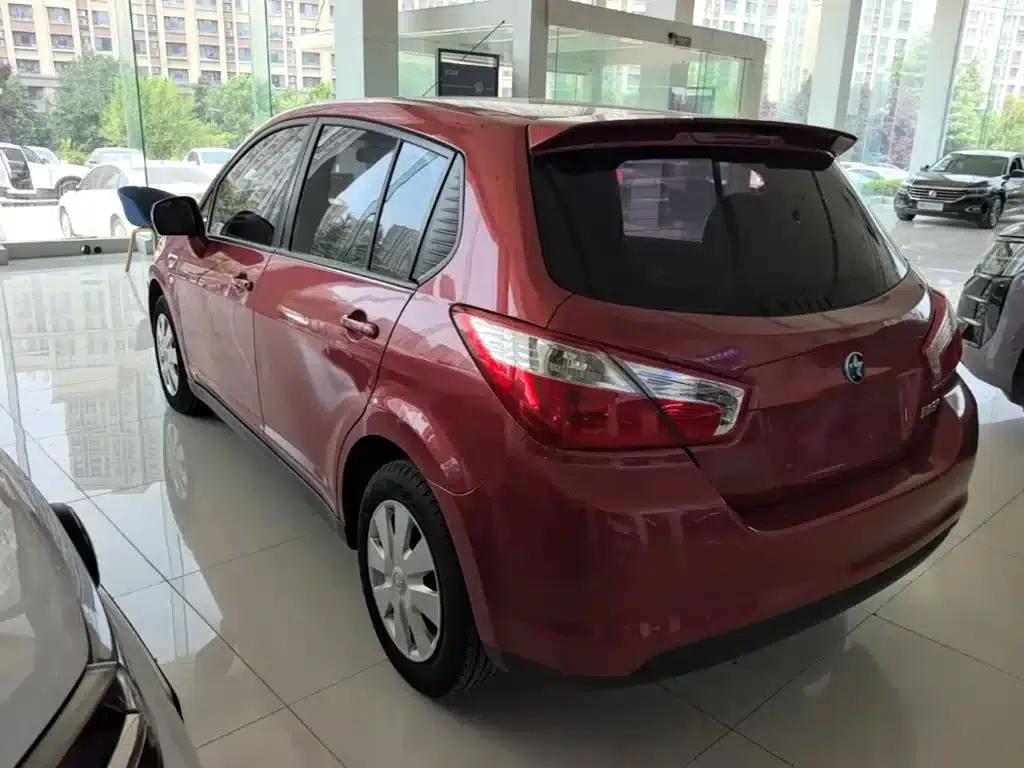 Venucia R50 2016 1.6L Automatic Elite Edition — миниатюра 5