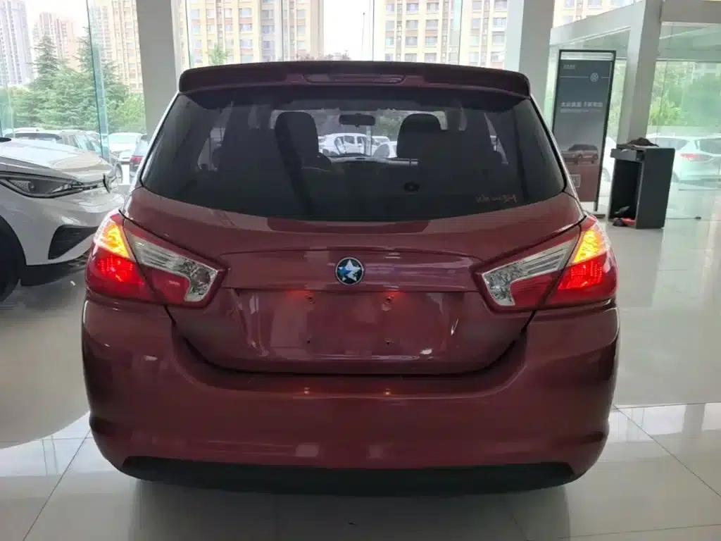Venucia R50 2016 1.6L Automatic Elite Edition — миниатюра 6