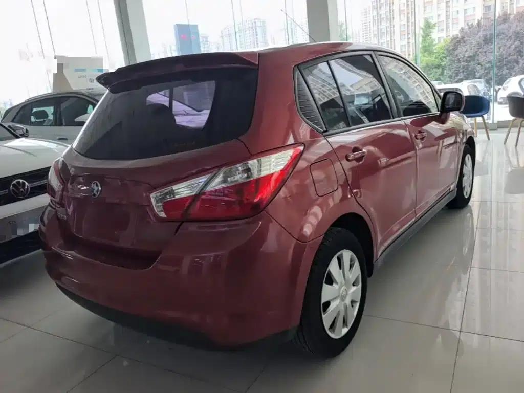 Venucia R50 2016 1.6L Automatic Elite Edition — миниатюра 7
