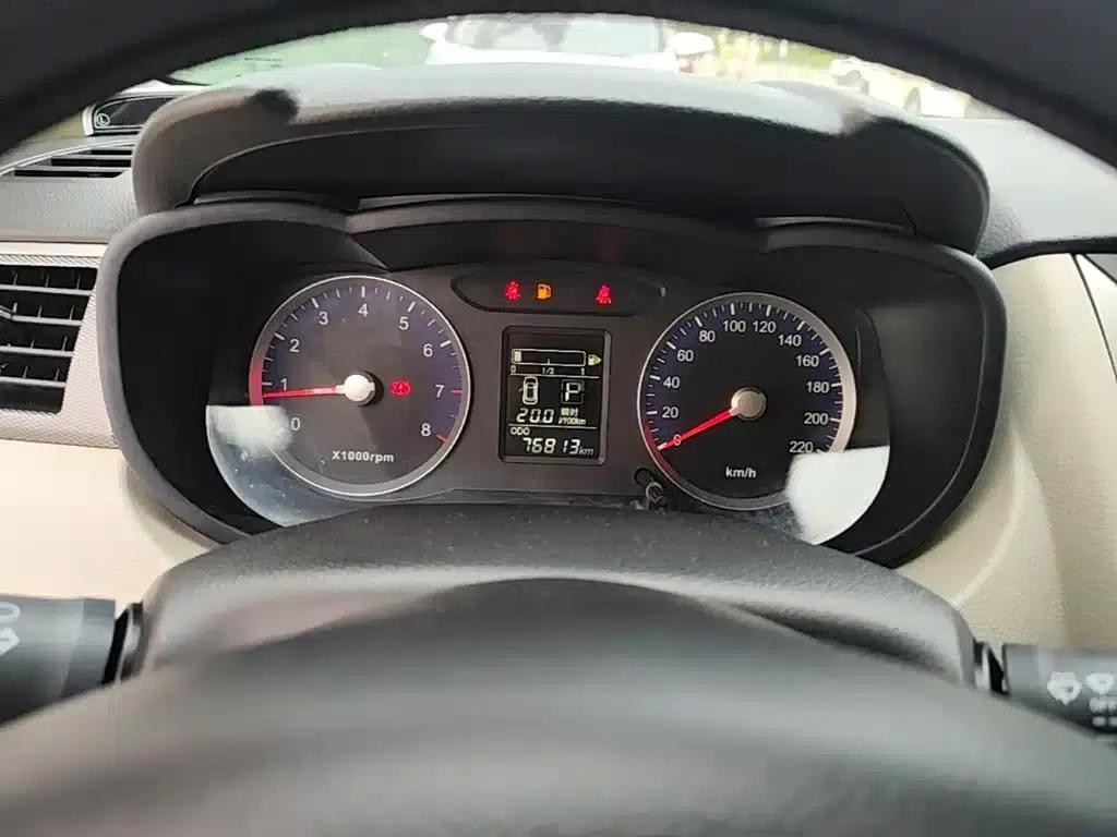 Venucia R50 2016 1.6L Automatic Elite Edition — миниатюра 12