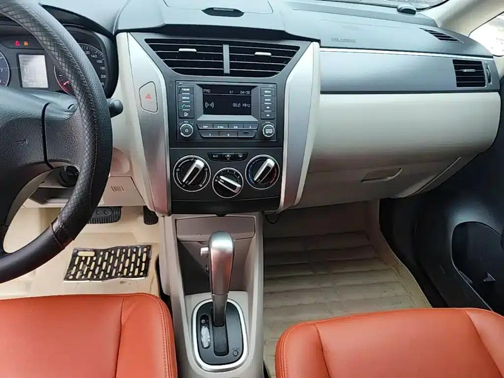 Venucia R50 2016 1.6L Automatic Elite Edition — миниатюра 13