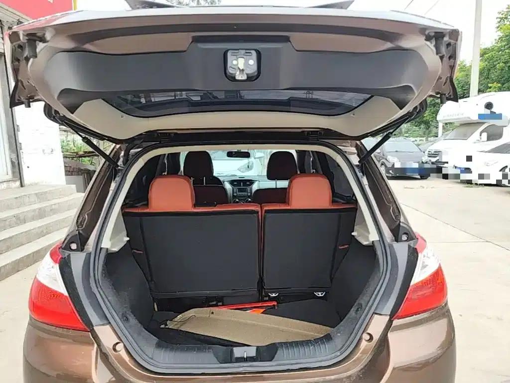 Venucia R50 2016 1.6L Automatic Elite Edition — миниатюра 19