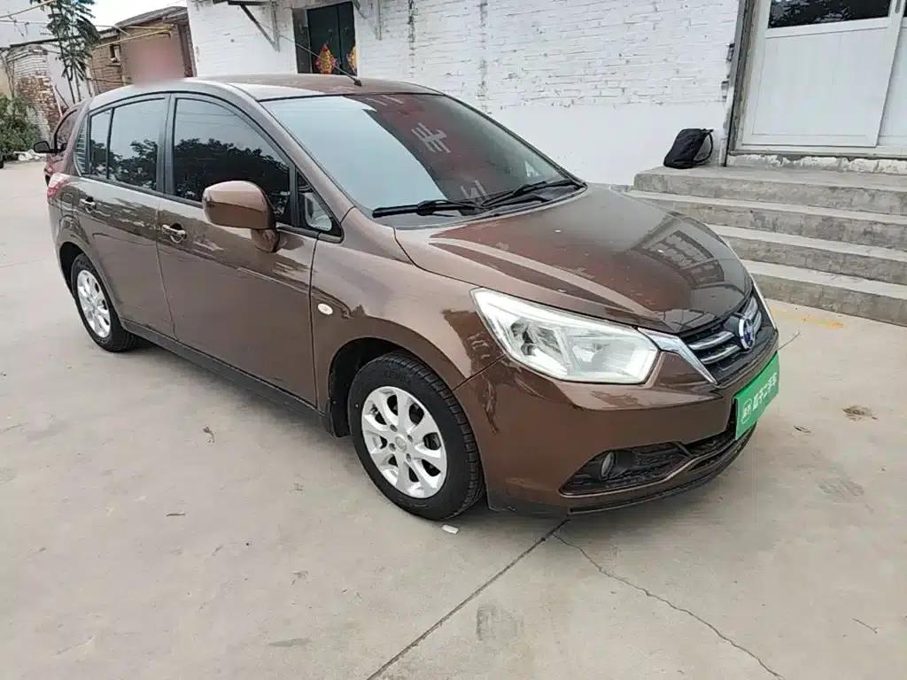 Venucia R50 2016 1.6L Automatic Elite Edition — миниатюра 4
