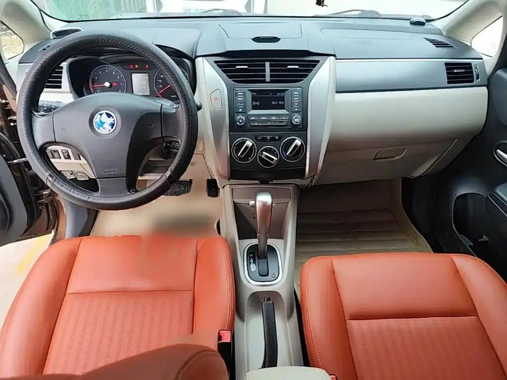 Venucia R50 2016 1.6L Automatic Elite Edition — миниатюра 10