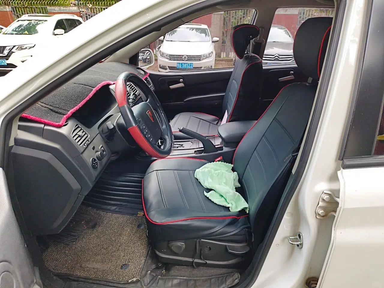 Roewe W5 2014 1.8T 2WD Automatic Tharu Special Edition — миниатюра 15