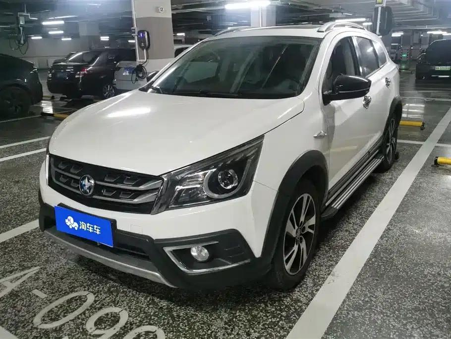 Venucia T70X 2016 2.0L CVT Smart Sport Edition — миниатюра 1